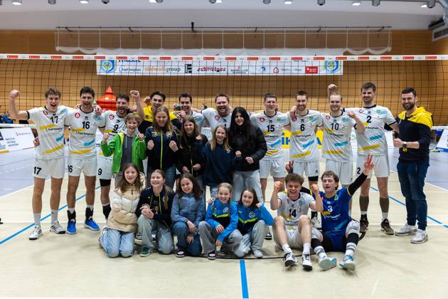 Team, Mannschaft, jubelt, Jubel, positive Emotionen, positive Emotion, Spielende, SV Schwaig Volleyball - Dentalservice Gust VC Dresden, Volleyball, 2. Bundesliga Sued, , 29.03.2025 SV Schwaig Volleyball - Dentalservice Gust VC Dresden, Volleyball, 2. Bundesliga Sued, , 29.03.2025 Schwaig Copyright: xEibner-Pressefoto G.xSantemizx EP_GSZ