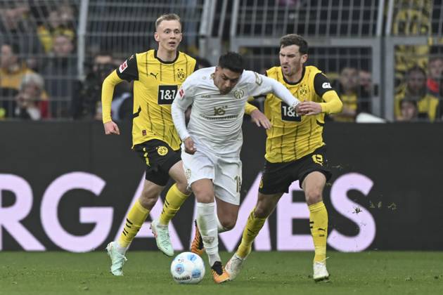 v. li. im Kampf um den Ball Maximilian Beier (Dortmund 14) Nadiem Amiri (Mainz 18) Pascal Groß ((Dortmund 13) 30.03.2025 Fussball Borussia Dortmund vs 1. FSV Mainz 05, Signal Iduna Park, Dortmund, DFB DFL REGULATIONS PROHIBIT ANY USE OF PHOTOGRAPHS AS IMAGE SEQUENCES AND OR QUASI-VIDEO