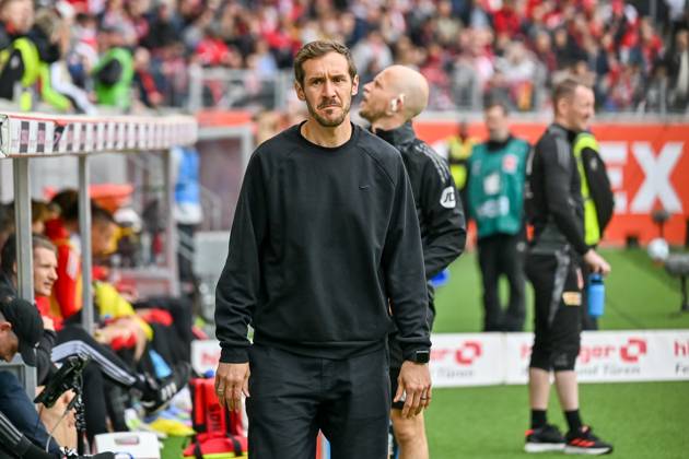Julian Schuster (SC Freiburg, Trainer) mit neutraler Emotion Mimik GER, SC Freiburg - 1. FC Union Berlin, Fussball, Bundesliga, 27. Spieltag, Saison 2024 2025, 30.03.2025 DFL DFB REGULATIONS PROHIBIT ANY USE OF PHOTOGRAPHS AS IMAGE SEQUENCES AND OR QUASI-VIDEO GER, SC Freiburg - 1. FC Union Berlin, Fussball, Bundesliga, 27. Spieltag, Saison 2024 2025, 30.03.2025 Freiburg Copyright: xEibner-Pressefoto ThomasxHessx EP_THS