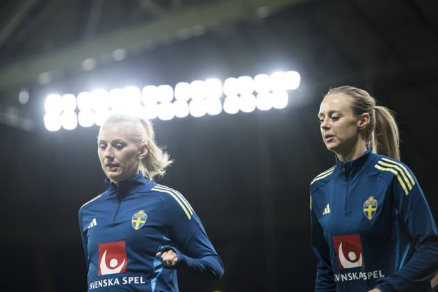 250403 Stina Blackstenius and Amanda Ilestedt of the Swedish women s national football team at a training session ahead of the Women s Nations League on April 3, 2025 in Stockholm. Photo: Maxim Thorà BILDBYRAN kod MT MT0791 fotboll football soccer fotball nations league uefa womens nations league träning practice training sverige sweden dam bbeng Copyright: MAXIMxTHORE BB250403MT010