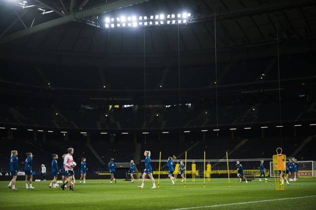 250403 Players of the Swedish women s national football team at a training session ahead of the Women s Nations League on April 3, 2025 in Stockholm. Photo: Maxim Thorà BILDBYRAN kod MT MT0791 fotboll football soccer fotball nations league uefa womens nations league träning practice training sverige sweden dam bbeng Copyright: MAXIMxTHORE BB250403MT019