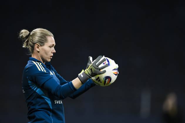 250403 Goalkeeper Jennifer Falk of the Swedish women s national football team at a training session ahead of the Women s Nations League on April 3, 2025 in Stockholm. Photo: Maxim Thorà BILDBYRAN kod MT MT0791 fotboll football soccer fotball nations league uefa womens nations league träning practice training sverige sweden dam bbeng Copyright: MAXIMxTHORE BB250403MT027