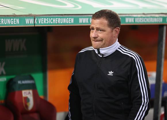 Fussball, Herren, Saison 2024 2025, FC Augsburg - FC Bayern München, Bundesliga, WWK Arena Max Eberl, Sportvorstand (FC Bayern München) nachdenklich, Munwinkel, Gesichtsausdruck DFL DFB regulations prohibit any use of photographs as image sequences and or quasi-video