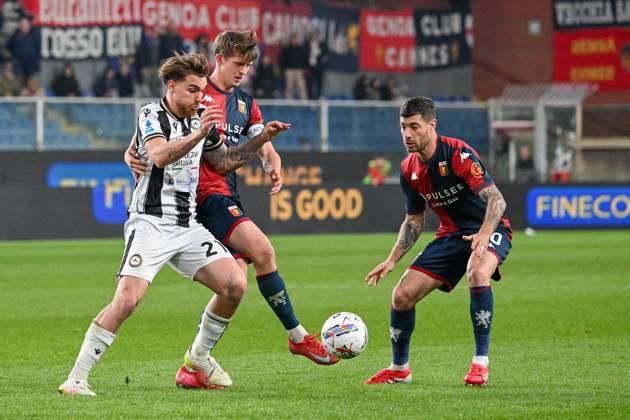 Genoa™s Morten Frendrup fights for the ball with Udinese™s Iker Bravo during the Serie A soccer match between Genoa and Udinese at the Luigi Ferraris Stadium in Genoa, Italy - Friday, April 04, 2025. - Soccer .  Copyright: xTanoxPecoraro LaPressex