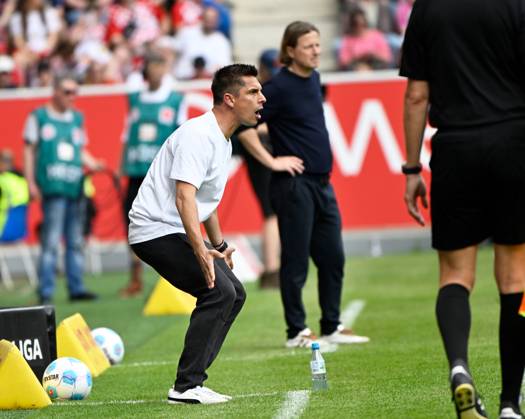 Fussball-Bundesliga - Saison 2024 2025 Mewa-Arena Mainz - 05.04.2025 1. FSV Mainz 05 (mz) - Holstein Kiel (ki) Trainer Marcel RAPP (Holstein Kiel) DFL REGULATIONS PROHIBIT ANY USE OF PHOTOGRAPHS AS IMAGE SEQUENCES AND OR QUASI VIDEO EDITORIAL USE ONLY NATIONAL AND INTERNATIONAL NEWS AGENCIES OUT Fussball-Bundesliga - 1. FSV Mainz 05