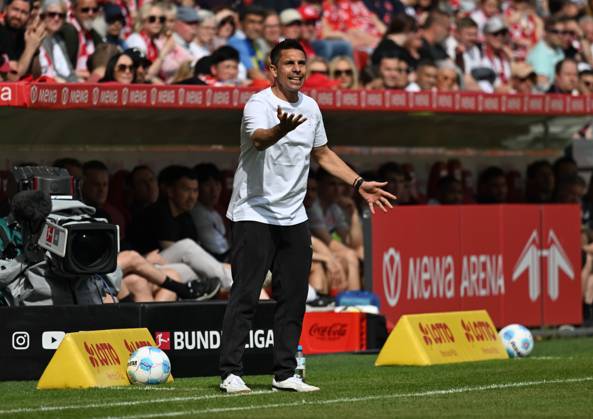 05.04.2025, xsltx, Fussball 1.Bundesliga, FSV Mainz 05 - Holstein Kiel v.l. Marcel Rapp (Cheftrainer Holstein Kiel) (DFL DFB REGULATIONS PROHIBIT ANY USE OF PHOTOGRAPHS as IMAGE SEQUENCES and or QUASI-VIDEO)