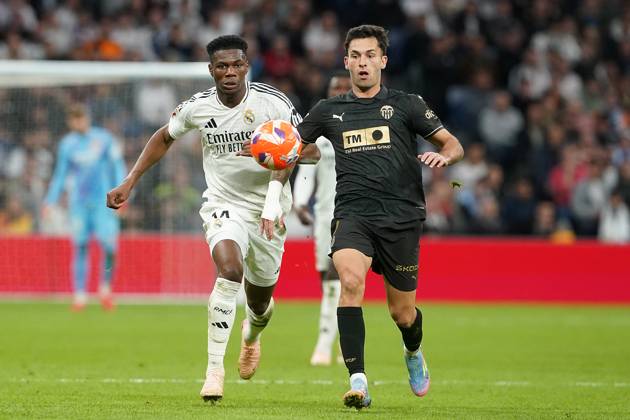 Real Madrid CF™s Aurelien Tchouameni (l) and Valencia CF s Hugo Duro during La Liga match. April 5, 2025. (20250405568)