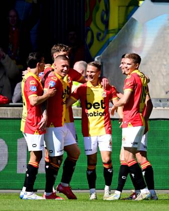 DEVENTER - Mathis Suray of Go Ahead Eagles celebrates the 2-0 during the Dutch Eredivisie match between Go Ahead Eagles and FC Utrecht at De Adelaarshorst on April 6, 2025 in Deventer, Netherlands. ANP Dutch Eredivisie 2024 25 xVIxANPxSportx xxANPxIVx 523931514 originalFilename: 523931514