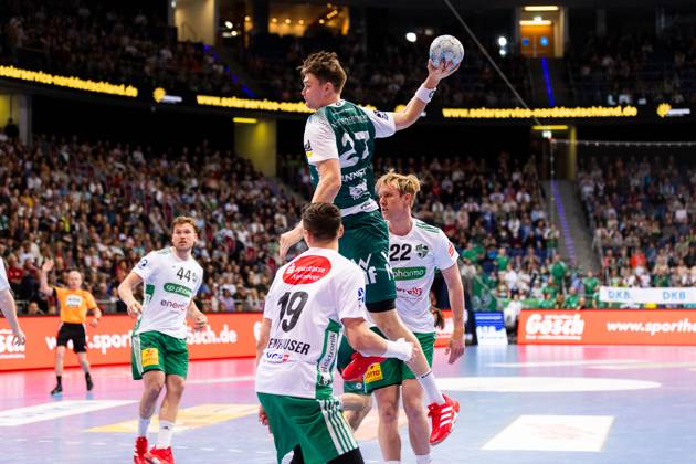 Oskar SUNNEFELDT (FRISCH AUF! Goeppingen, 27) erzielt ein Tor, Aktion, Torwurf TSV Hannover-Burgdorf (HAN) vs. FRISCH AUF! Goeppingen (FAG), Handball, Maenner, Daikin Handball Bundesliga (HBL), 25. Spieltag, Spielzeit 2024 2025, 06.04.2025 TSV Hannover-Burgdorf (HAN) vs. FRISCH AUF! Goeppingen (FAG), Handball, Maenner, Daikin Handball Bundesliga (HBL), 25. Spieltag, Spielzeit 2024 2025, 06.04.2025 Hannover Copyright: xEibnerxPressefoto OliverxSchmidtx EP_OST