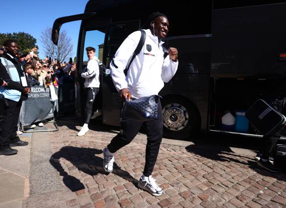 Fulham v Liverpool, English Premier League, Craven Cottage, Football, London, UK - 06 Apr 2025 Calvin Bassey of Fulham arrives at Craven Cottage ahead of the Premier League game against Liverpool London Craven Cottage London GBR, UK NEWSPAPERS OUT Copyright: xMarkxGreenwoodx