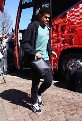 Fulham v Liverpool, English Premier League, Craven Cottage, Football, London, UK - 06 Apr 2025 Luis Diaz of Liverpool arrives at Craven Cottage ahead of the Premier League game against Fulham London Craven Cottage London GBR, UK NEWSPAPERS OUT Copyright: xMarkxGreenwoodx