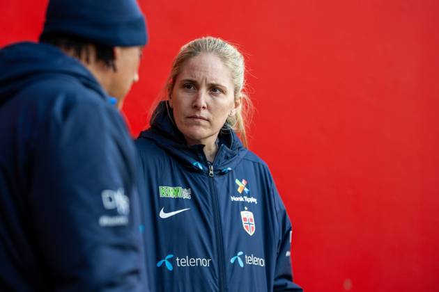 250407 Head coach Gemma Grainger of the Norwegian women s national football team ahead of a training session on April 7, 2025 in Oslo. Photo: Vegard Grott BILDBYRAN kod VG VG0746 bbeng fotboll football soccer fotball norge norway women dam nations league träning practice training trening Copyright: VEGARDxGRoTT BB250407VG058