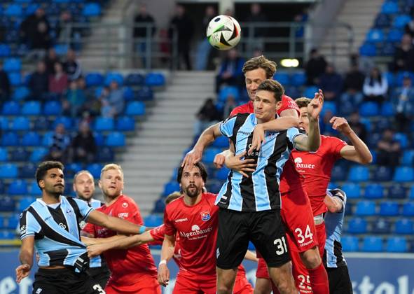 Maximilian Thalhammer (SV Waldhof Mannheim, 31) und Tim Knipping (SpVgg Unterhaching, 34) GER, SV Waldhof Mannheim vs SpVGG Unterhaching, 3. Liga, 32. Spieltag, Saison 2024 2025, 08.04.2025 GER, SV Waldhof Mannheim vs SpVGG Unterhaching, 3. Liga, 32. Spieltag, Saison 2024 2025, 08.04.2025 Mannheim Copyright: xEibner-Pressefoto ScottxColemanx EP_SCN