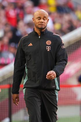 enttaeuschung bei Chef-Trainer Vincent Kompany (FC Bayern Muenchen), FC Bayern Muenchen vs. Borussia Dortmund, Fussball, 1. Bundesliga, 29. Spieltag, 12.04.2025 DFB regulations prohibit any use of photographs as image sequences and or quasi-video Muenchen Bayern Deutschland