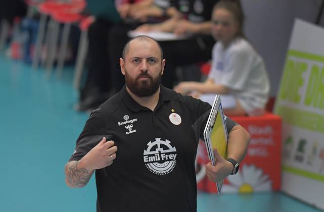 12.04.2025, Stuttgarts Trainer Konstantin Bitter, Volleyball, play off Halbfinale, best of three, Dresdner SC - MTV Stuttgart 3:2, (c) Dresden Sachsen