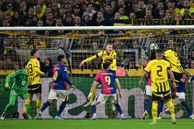 DORTMUND - Sehrou Guirassy of Borussia Dortmund (r) scores during the quarterfinal Champions League match between Borussia Dortmund and FC Barcelona, Barca at Signal Iduna Park stadium on April 15, 2025 in Dortmund, Germany. ANP Hollandse Hoogte Borussia Dortmund v FC Barcelona 2024 25 xVIxANPxSportx xGerritxvanxKeulenxIVx 524606542 originalFilename: 524606542