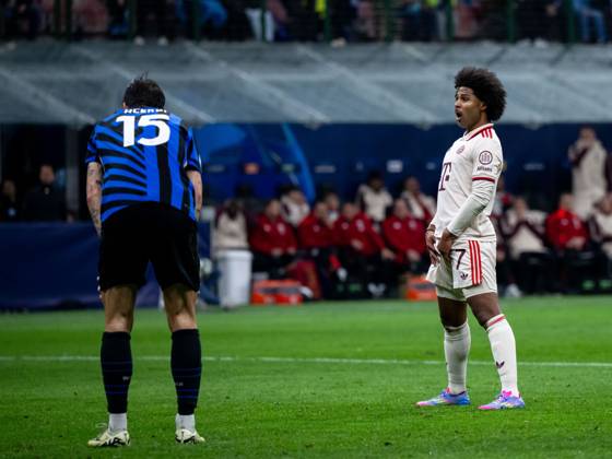Serge Gnabry (FC Bayern Muenchen, 07) aergert sich ueber eine vergebene Torchance, davor Francesco Acerbi (Inter Mailand, 15), ITA, Inter Mailand vs FC Bayern Muenchen, Fussball, UEFA Champions League, Viertelfinale Rueckspiel, Saison 2024 2025, 16.04.2025 ITA, Inter Mailand vs FC Bayern Muenchen, Fussball, UEFA Champions League, Viertelfinale Rueckspiel, Saison 2024 2025, 16.04.2025 Milano Copyright: xEibner-Pressefoto Memmlerx EP_MMR