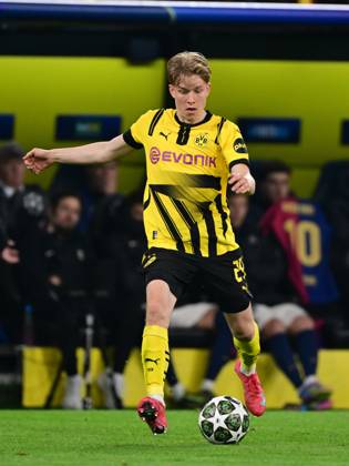 DORTMUND - Daniel Svensson of Borussia Dortmund during the quarterfinal Champions League match between Borussia Dortmund and FC Barcelona, Barca at Signal Iduna Park stadium on April 15, 2025 in Dortmund, Germany. ANP Hollandse Hoogte Borussia Dortmund v FC Barcelona 2024 25 xVIxANPxSportx xGerritxvanxKeulenxIVx 524787096 originalFilename: 524787096