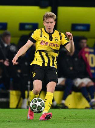 DORTMUND - Daniel Svensson of Borussia Dortmund during the quarterfinal Champions League match between Borussia Dortmund and FC Barcelona, Barca at Signal Iduna Park stadium on April 15, 2025 in Dortmund, Germany. ANP Hollandse Hoogte Borussia Dortmund v FC Barcelona 2024 25 xVIxANPxSportx xGerritxvanxKeulenxIVx 524787103 originalFilename: 524787103