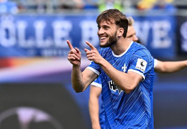 20.04.2025, xfux, Fussball 2.Bundesliga, SV Darmstadt 98 - Hannover 96 v.l. Torschuetze Torschütze Killian Corredor (SV Darmstadt 98) Torjubel, Jubel, Goal celebration, celebrate the goal zum 2:1 jubelnd bejubelt jubelt jubeln Jubel (DFL DFB REGULATIONS PROHIBIT ANY USE OF PHOTOGRAPHS as IMAGE SEQUENCES and or QUASI-VIDEO. Eine Lizenzierung dieses Bildes an und oder durch den SV Darmstadt 1898 e.V. sowie Tochterunternehmen ist nicht gestattet. No release of or sale to SV Darmstadt 1898 e.V.) Darmstadt