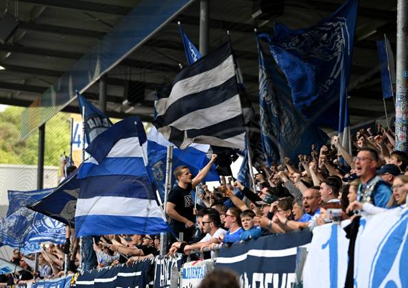 20.04.2025, xfux, Fussball 2.Bundesliga, SV Darmstadt 98 - Hannover 96 v.l. Fans SV Darmstadt 98, SVD, Lilien, Stimmung, Schals, Trikots (DFL DFB REGULATIONS PROHIBIT ANY USE OF PHOTOGRAPHS as IMAGE SEQUENCES and or QUASI-VIDEO. Eine Lizenzierung dieses Bildes an und oder durch den SV Darmstadt 1898 e.V. sowie Tochterunternehmen ist nicht gestattet. No release of or sale to SV Darmstadt 1898 e.V.) Darmstadt