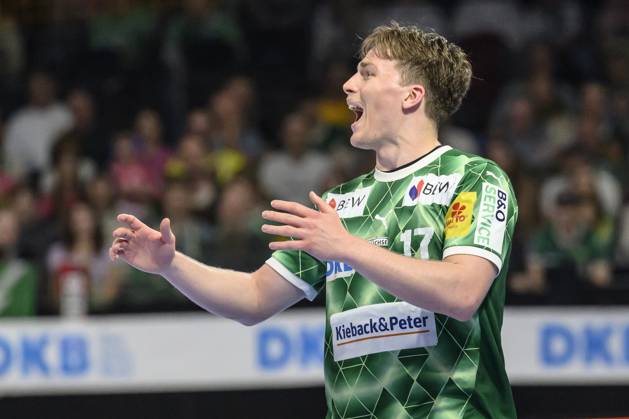 im Bild v.l.: Nils Lichtlein (Fuechse Berlin, 17), Tor, Treffer, Jubel, Torjubel, Freude, Begeisterung, feiert, GER, Berlin, Handball, Fuechse Berlin vs TSV Hannover-Burgdorf, DAIKIN Handball-Bundesliga, in der Max Schmeling Halle, 20.04.2025, Copyright: HMBxMedia UwexKoch