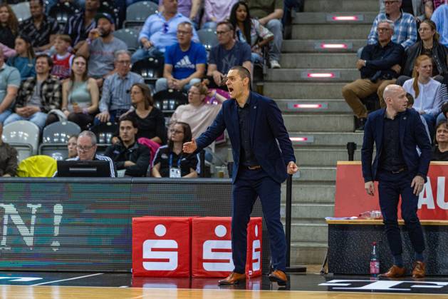 Marko Stankovic (Telekom Baskets Bonn, Head Coach) ist unzufrieden Telekom Baskets Bonn vs. MLP Academics Heidelberg, Basketball, easy Credit BBL, 29. Spieltag, 2024 2025, 20.04.2025 Telekom Baskets Bonn vs. MLP Academics Heidelberg, Basketball, easy Credit BBL, 29. Spieltag, 2024 2025, 20.04.2025 Bonn Copyright: xEibner-Pressefoto GerhardxWingenderx EP_GWR