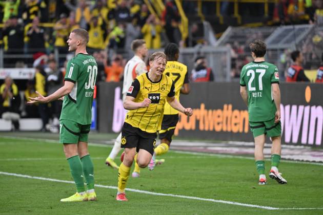 Jubel 3:1 Daniel Svensson (Borussia Dortmund) 20.04.2025, Fussball 1. Bundesliga, 30. Spieltag, Saison 2024 2025 Borussia Dortmund - Borussia Mönchengladbach Foto: Maik Hölter Team2 DFL regulations prohibit any use of photographs as image sequences and or quasi-video Dortmund Signal Iduna Park Nordrhein Westfalen Deutschland