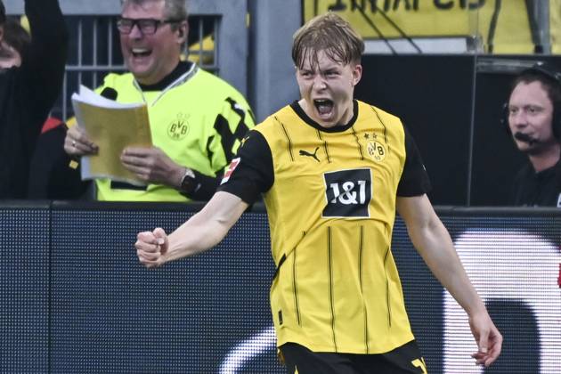 Daniel Svensson (Dortmund 24) jubelt nach dem Tor zum 3:1 20.04.2025 Fussball Borussia Dortmund vs Borussia Moenchengladbach, Signal Iduna Park, Dortmund, DFB DFL REGULATIONS PROHIBIT ANY USE OF PHOTOGRAPHS AS IMAGE SEQUENCES AND OR QUASI-VIDEO