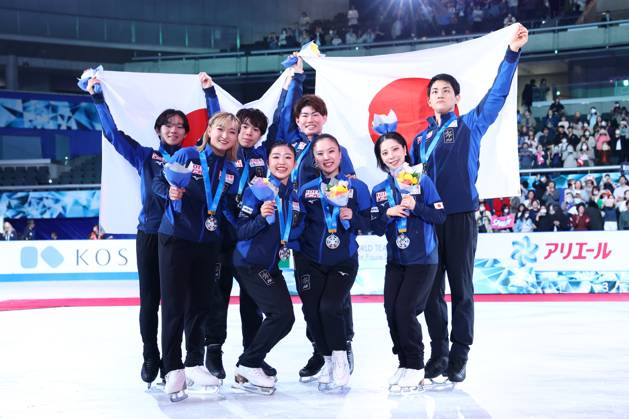 Japan team group, Mannschaftsbild, Totale APRIL 19, 2025 - Figure skating, Eiskunstlauf : ISU World Team Trophy in Figure Skating 2025 Award ceremony at Tokyo Metropolitan Gymnasium in Tokyo, Japan. (288093364)