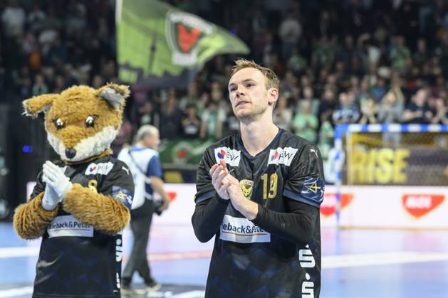 im Bild v.l.: Mathias Gidsel (Fuechse Berlin, 19), Sieg, Jubel, Freude, Begeisterung, feiert, GER, Berlin, Handball, Fuechse Berlin vs Aalborg Handbold, HF Champions-League, in der Max Schmeling Halle, 24.04.2025, Copyright: HMBxMedia UwexKoch