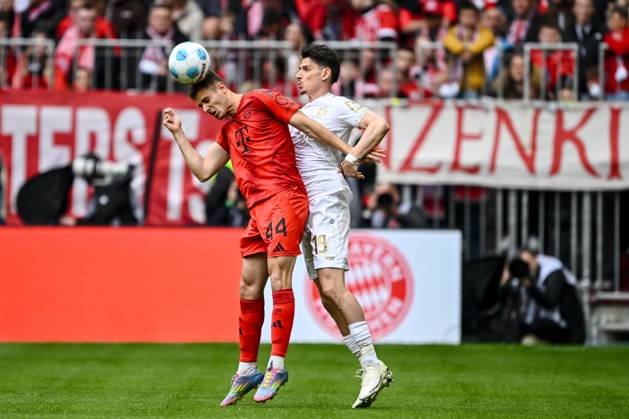 Josip Stanisic (FC Bayern Muenchen) und Anthony Caci (1.FSV Mainz 05) im Zweikampf waehrend des Spiels der 1. Bundesliga zwischen FC Bayern München und 1. FSV Mainz 05, Allianz Arena am 26. April 2025 in München, Deutschland. (Foto von Harry Langer DeFodi Images) +++ Josip Stanisic (FC Bayern Muenchen) und Anthony Caci (1.FSV Mainz 05) battle for the ball during the Bundesliga match between FC Bayern München and 1. FSV Mainz 05 at Allianz Arena on April 26, 2025 in Munich, Germany. (Photo by Harry Langer DeFodi Images) DFL regulations prohibit any use of photographs as image sequences and or quasi-video. (Photo by Harry Langer DeFodi Images) DFL regulations prohibit any use of photographs as image sequences and or quasi-video.