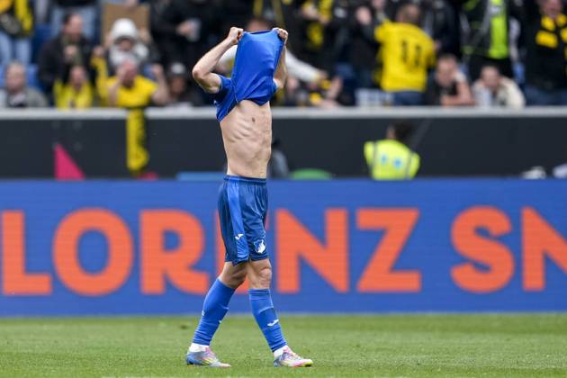 Andrej Kramaric (Hoffenheim, 27), Spieler der TSG 1899 Hoffenheim, enttäuscht schauend, Enttäuschung, Frustration, disappointed, pessimistisch, nach dem Gegentor zum 2:3, Action, Aktion, Spielszene, 26.04.2025, Sinsheim (Deutschland), Fussball, Bundesliga, TSG 1899 Hoffenheim - Borussia Dortmund, DFB DFL REGULATIONS PROHIBIT ANY USE OF PHOTOGRAPHS AS IMAGE SEQUENCES AND OR QUASI-VIDEO.