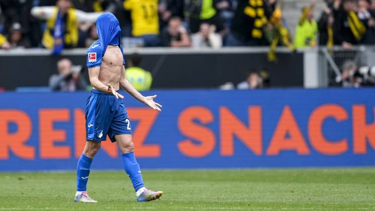 Andrej Kramaric (Hoffenheim, 27), Spieler der TSG 1899 Hoffenheim, enttäuscht schauend, Enttäuschung, Frustration, disappointed, pessimistisch, nach dem Gegentor zum 2:3, Action, Aktion, Spielszene, 26.04.2025, Sinsheim (Deutschland), Fussball, Bundesliga, TSG 1899 Hoffenheim - Borussia Dortmund, DFB DFL REGULATIONS PROHIBIT ANY USE OF PHOTOGRAPHS AS IMAGE SEQUENCES AND OR QUASI-VIDEO.
