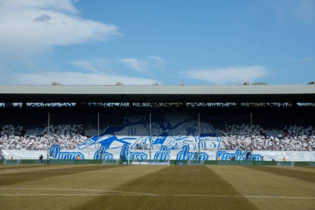 . Fans vom VfL Bochum machen eine Choreographie waehrend des Spiels der 1. Bundesliga zwischen VfL Bochum 1848 und 1. FC Union Berlin, Vonovia Ruhrstadion am 27. April 2025 in Bochum, Deutschland. (Foto von Mario Hommes DeFodi Images) +++ . Supporters of VfL Bochum doing a choreography during the Bundesliga match between VfL Bochum 1848 and 1. FC Union Berlin at Vonovia Ruhrstadion on April 27, 2025 in Bochum, Germany. (Photo by Mario Hommes DeFodi Images) DFL regulations prohibit any use of photographs as image sequences and or quasi-video. (Photo by Mario Hommes DeFodi Images)