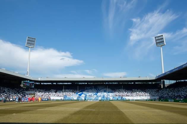 . Fans vom VfL Bochum machen eine Choreographie waehrend des Spiels der 1. Bundesliga zwischen VfL Bochum 1848 und 1. FC Union Berlin, Vonovia Ruhrstadion am 27. April 2025 in Bochum, Deutschland. (Foto von Mario Hommes DeFodi Images) +++ . Supporters of VfL Bochum doing a choreography during the Bundesliga match between VfL Bochum 1848 and 1. FC Union Berlin at Vonovia Ruhrstadion on April 27, 2025 in Bochum, Germany. (Photo by Mario Hommes DeFodi Images) DFL regulations prohibit any use of photographs as image sequences and or quasi-video. (Photo by Mario Hommes DeFodi Images)