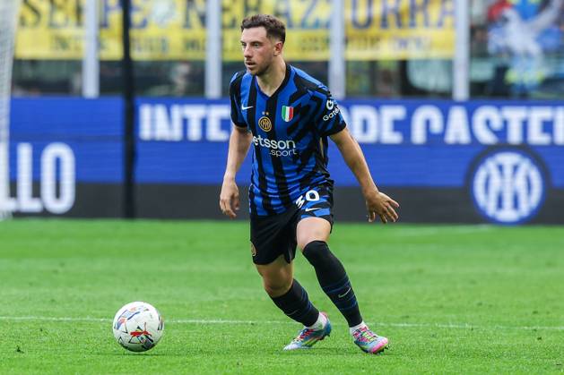 Carlos Augusto of FC Internazionale seen in action during Serie A 2024 25 football match between FC Internazionale and AS Roma at San Siro Stadium Milan Italy on 27 April 2025. Milan Stadio Giuseppe Meazza Milan Italy Copyright: xEPhotopressx SP24-1184-088