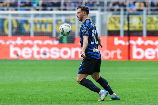 Carlos Augusto of FC Internazionale seen in action during Serie A 2024 25 football match between FC Internazionale and AS Roma at San Siro Stadium Milan Italy on 27 April 2025. Milan Stadio Giuseppe Meazza Milan Italy Copyright: xEPhotopressx SP24-1184-126