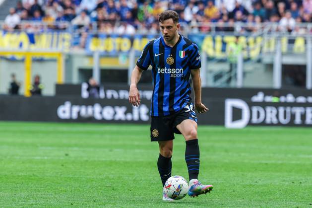 Carlos Augusto of FC Internazionale seen in action during Serie A 2024 25 football match between FC Internazionale and AS Roma at San Siro Stadium Milan Italy on 27 April 2025. Milan Stadio Giuseppe Meazza Milan Italy Copyright: xEPhotopressx SP24-1184-149