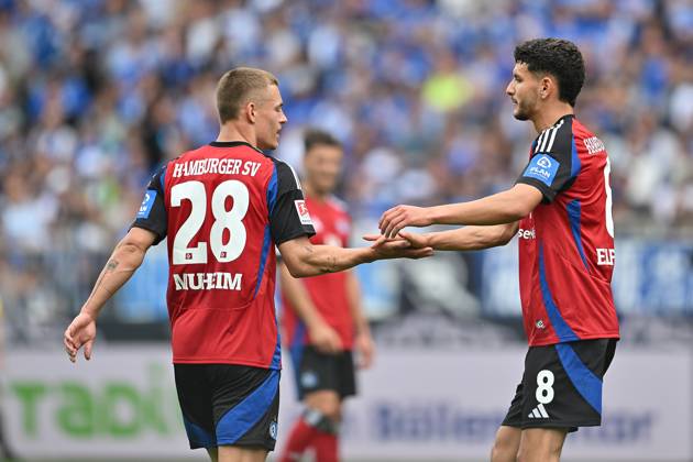 Fussball I Herren I Saison 2024-2025 I 2. Bundesliga I 32. Spieltag I SV Darmstadt 98 - Hamburger SV I 03.05.2025 Miro Muheim (28, Hamburger SV) und Daniel Elfadli (8, Hamburger SV) Darmstadt Böllenfalltor Hessen Deutschland Copyright: xLobeca MaraxWolfx