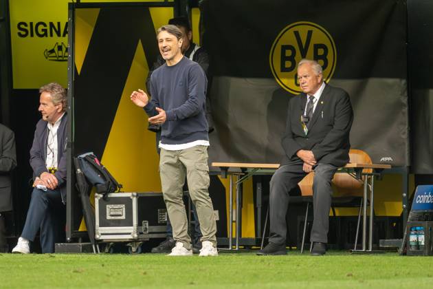 Niko Kovac (Borussia Dortmund 09, Cheftrainer) klatscht am Spielfeldrand, GER BVB Borussia Dortmund 09 vs. VfL Wolfsburg, Fussball, Bundesliga, Spieltag 32, Saison 2024 2025, 03.05.2025 DFB DFL REGULATIONS PROHIBIT ANY USE OF PHOTOGRAPHS AS IMAGE SEQUENCES AND OR QUASI-VIDEO, GER BVB Borussia Dortmund 09 vs. VfL Wolfsburg, Fussball, Bundesliga, Spieltag 32, Saison 2024 2025, 03.05.2025 Dortmund Copyright: xEibner-Pressefoto FabianxFriesex EP_FFE