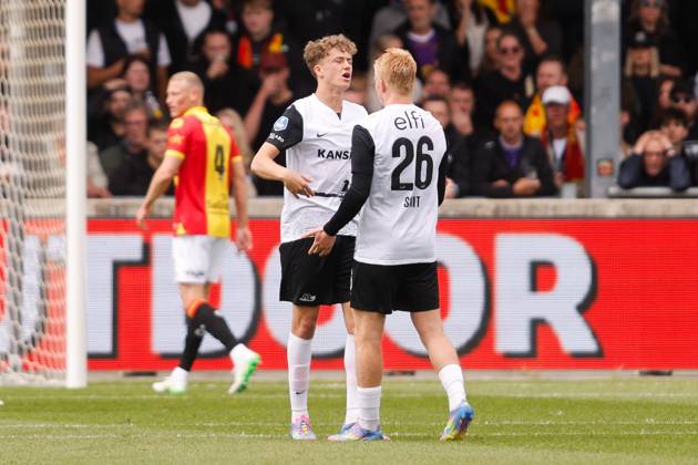 DEVENTER, Stadium De Adelaarshorst, 04-05-2025 , season 2024 2025 , Dutch Eredivisie. during the match Go Ahead Eagles - AZ, AZ player Sven Mijnans and AZ player Kees Smit celebrating the 0-1 Go Ahead Eagles - AZ x29075149x Copyright: