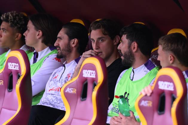 Foto IPP Luciano Adriani Roma 04 05 2025 Campionato di Calcio Serie A 2024 2025 Roma vs Fiorentina Nella foto: Edoardo Bove in panchina con i compagni Italy Photo Press - World Copyright Roma italy Italia ITALY Copyright: xR4924_italyphotopressx