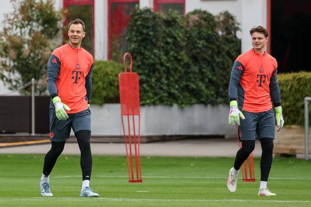 Manuel Neuer (FC Bayern Muenchen, 01) mit Jonas Urbig (FC Bayern Muenchen, 40), GER, Oeffentliches Training, FC Bayern Muenchen, Fussball, Saison 2024 2025, 06.05.2025, GER, Oeffentliches Training, FC Bayern Muenchen, Fussball, Saison 2024 2025, 06.05.2025 Muenchen Copyright: xEibner-Pressefoto JennixMaulx EP_JML