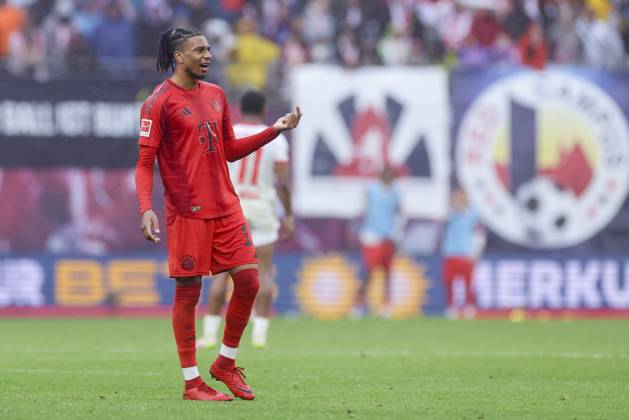 Michael Olise (FC Bayern Muenchen) gestikuliert, Bundesliga, RB Leipzig v FC Bayern München, Red Bull Arena am 03. May 2025 in Leipzig, Deutschland. (Foto von Marco Steinbrenner DeFodi Images) Michael Olise (FC Bayern Muenchen) gestures, Bundesliga, RB Leipzig v FC Bayern München, Red Bull Arena, May 3, 2025 in Leipzig, Germany. (Photo by Marco Steinbrenner DeFodi Images) DFL regulations prohibit any use of photographs as image sequences and or quasi-video.