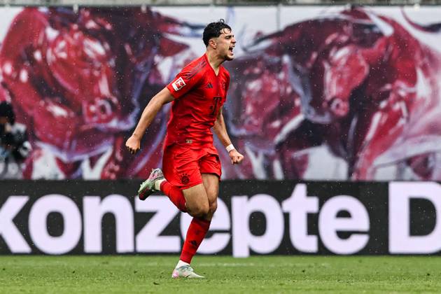 Aleksandar Pavlovic (FC Bayern München,45) - 1. Fussball Bundesliga Saison 2024-2025 Punktspiel RB Leipzig vs. FC Bayern München in der Red Bull Arena in Leipzig - Freisteller,Aktion,Fussball,Deutschland,Mann,Männer,03.05.2025