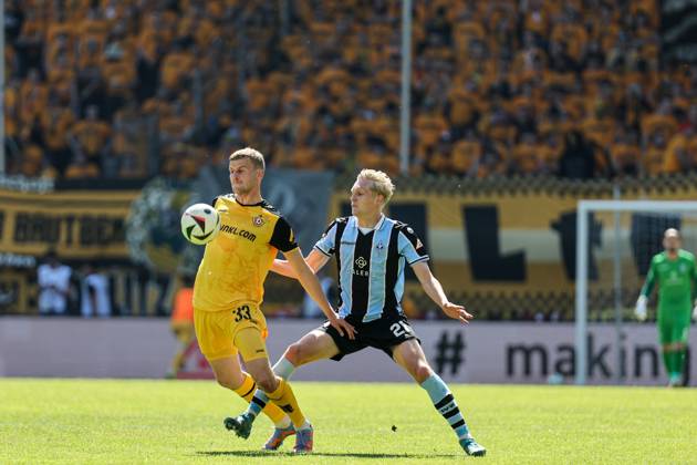 Christoph Daferner (SG Dynamo Dresden, 33) und Janne Sietan (SV Waldhof Mannheim, 22) beim SV Waldhof Mannheim - SG Dynamo Dresden am 10.05.25 in Carl Benz Stadion, Mannheim xamx Foto: Alfio Marino
