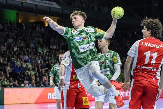 im Bild v.l.: Nils Lichtlein (Fuechse Berlin, 17), GER, Berlin, Handball, Fuechse Berlin vs ThSV Eisenach, DAIKIN Handball-Bundesliga, in der Max Schmeling Halle, 15.05.2025, Copyright: HMBxMedia UwexKoch