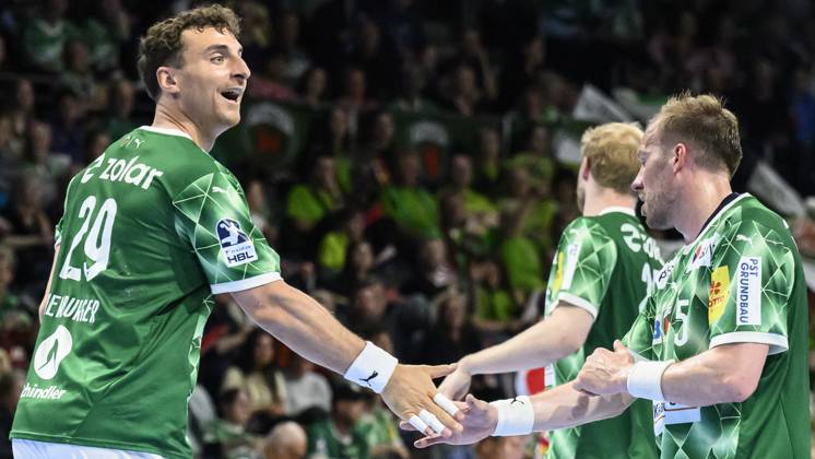 im Bild v.l.: Mathias Gidsel (Fuechse Berlin, 19), Max Darj (Fuechse Berlin, 05), Tor, Treffer, Jubel, Torjubel, Freude, Begeisterung, feiert, GER, Berlin, Handball, Fuechse Berlin vs ThSV Eisenach, DAIKIN Handball-Bundesliga, in der Max Schmeling Halle, 15.05.2025, Copyright: HMBxMedia UwexKoch