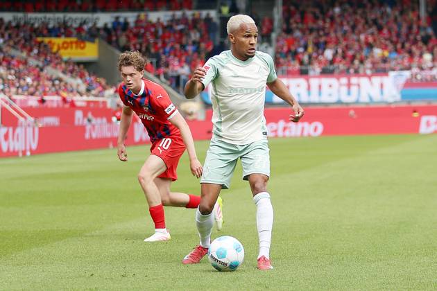 17.05.2025, xrekx, Fussball 1.Bundesliga, 1.FC Heidenheim - Werder Bremen v.l. Felix Agu (SV Werder Bremen) (DFL DFB REGULATIONS PROHIBIT ANY USE OF PHOTOGRAPHS as IMAGE SEQUENCES and or QUASI-VIDEO) Heidenheim